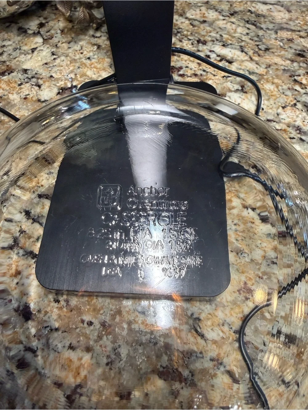 Anchor Hocking Encore 1.5 Qt Glass Casserole Dish with Lid, 8.25” Round EUC
